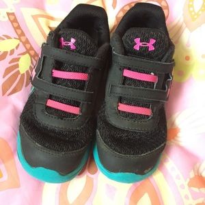 Girls Under Armour tennis shoes size 10